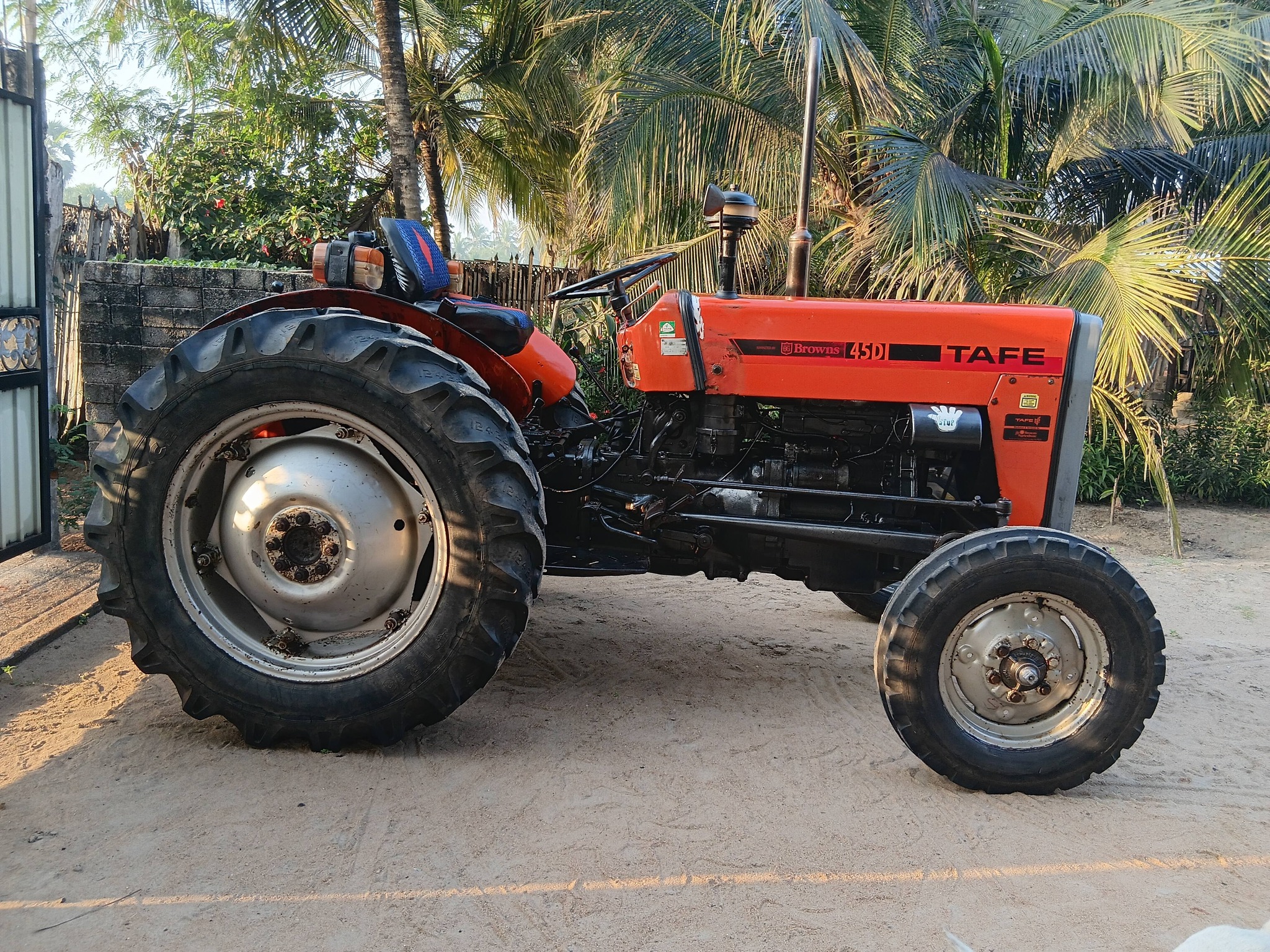 Tractor (Tafe 45DI)
